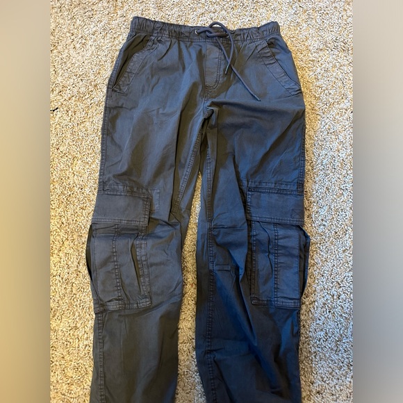 Garage Cargos - Picture 2 of 5